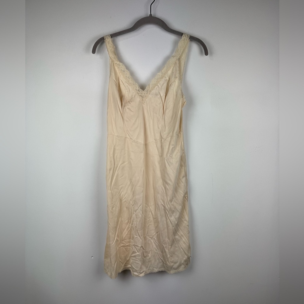 Vintage Kaiser Ivory Lace Trim Slip, size 36S
